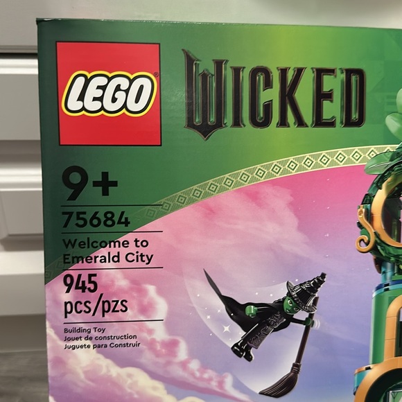 Lego WICKED 💚🩷 - Picture 3 of 5
